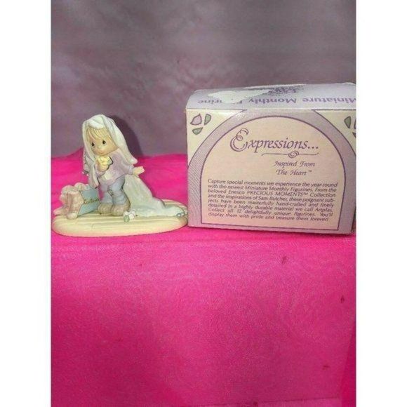 Precious Moments Wedding June Month Bride Flowers 110043 Miniature figurine - Picture 9 of 12